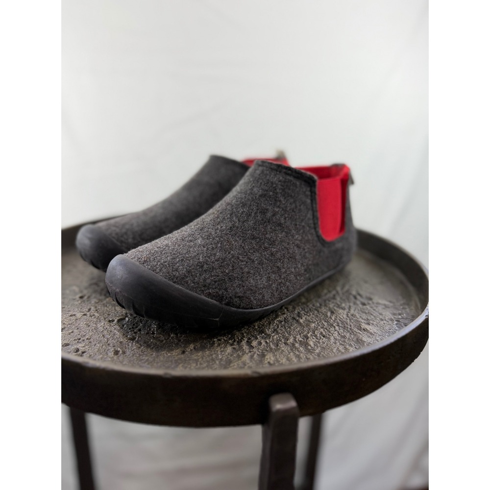 Gumbies Brumby Charcoal Grey Red Felt Slippers Womens 8 Euro 39